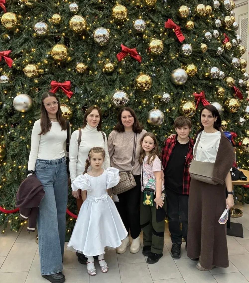 4 января наши сотрудники- члены Профсоюза с детьми посетили Новогоднее мегашоу Ёлку телеканала МУЛЬТ "История игрушек" в Москве