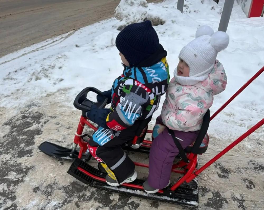 "Зима — время активного отдыха, но подвижные игры на улице, такие как катание с горок, на тюбингах и коньках, могут быть связаны с риском травм