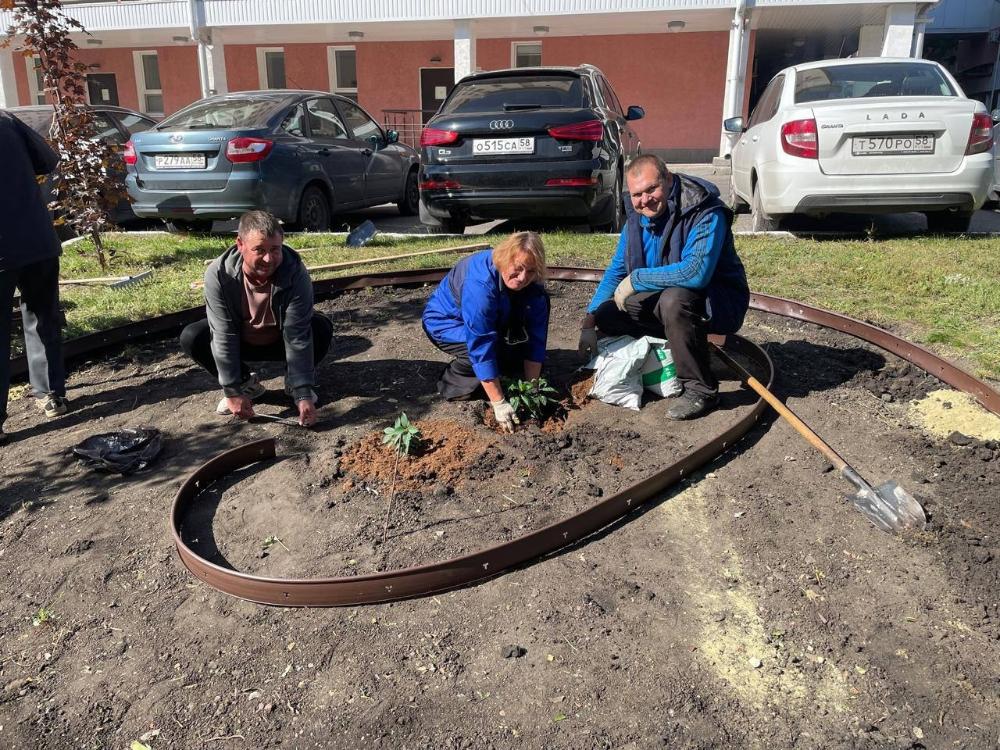 Продолжаем благоустройство территории