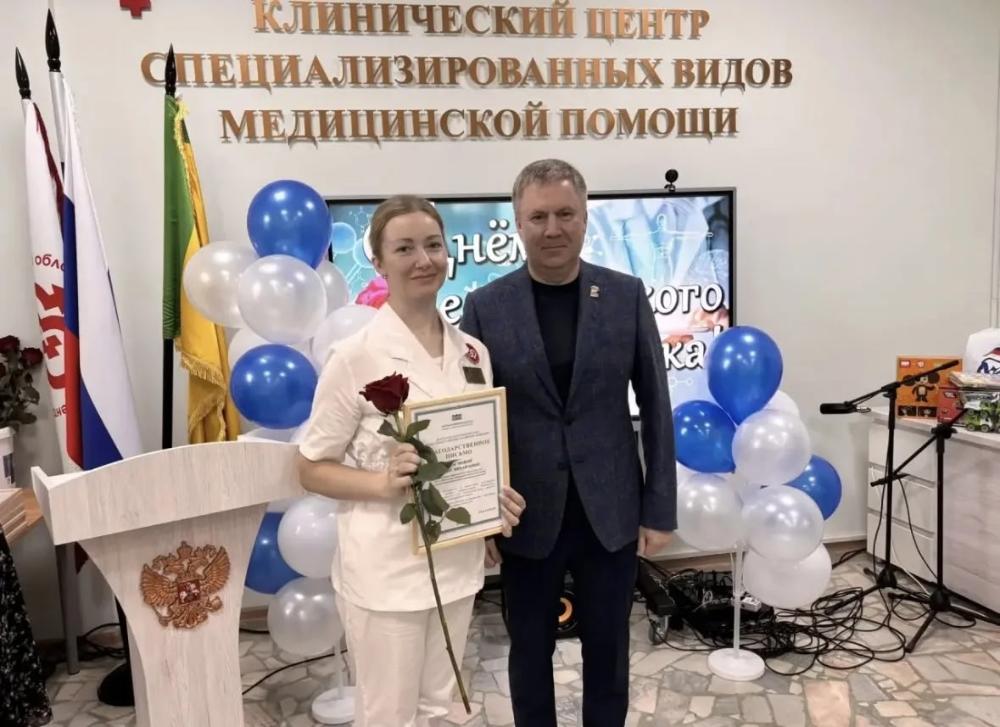 За многолетнюю плодотворную деятельность, профессионализм, неравнодушие, ответственное отношение к делу, значительный вклад в развитие системы здравоохранения Пензенской области партия "Единая Россия" объявила Благодарность