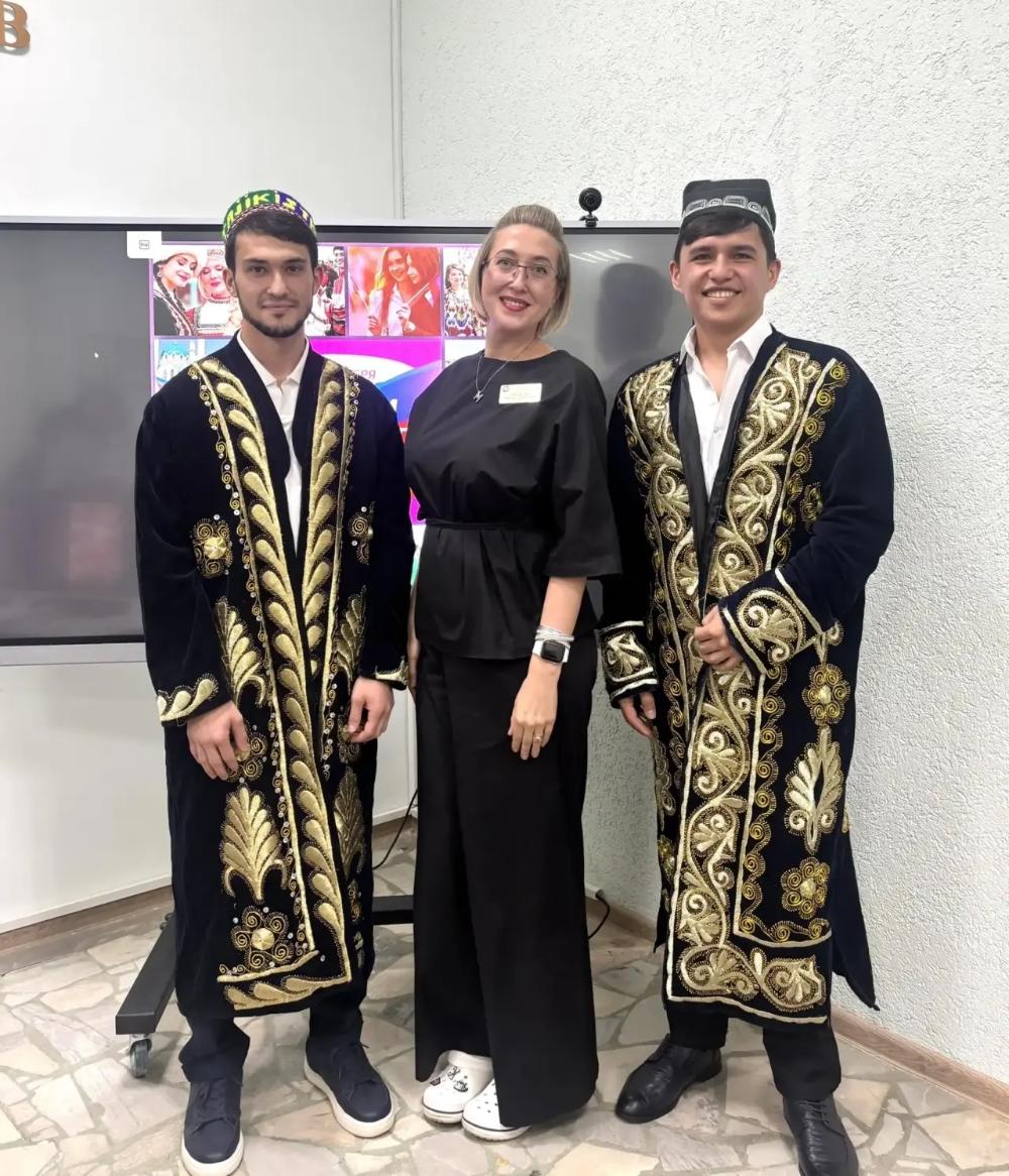 С  Днём народного единства поздравили коллектив сотрудники приемного отделения