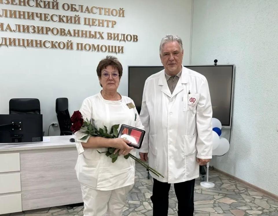 За доблестный труд в системе здравоохранения Медалью Центра специализированных видов медицинской помощи награждена Марина Викторовна Пьянова, заведующая дерматовенерологическим отделением