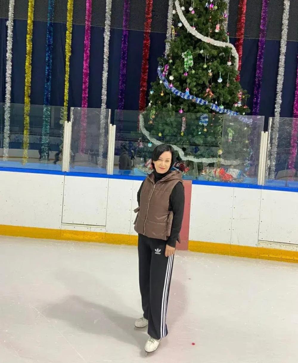 Катание на коньках — это идеальное сочетание спорта и праздника!