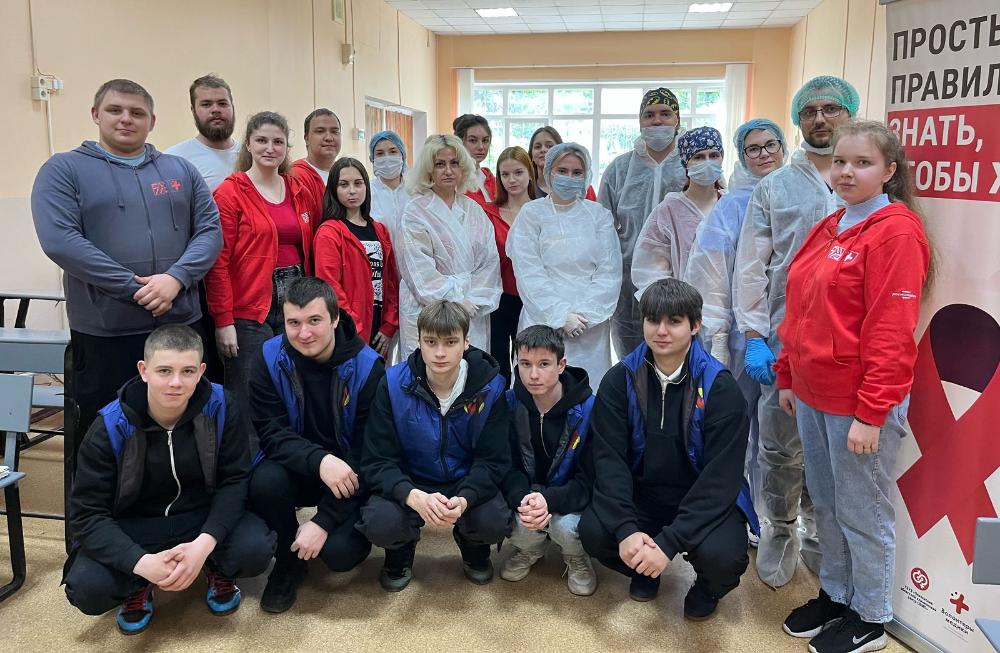 Сегодня, 16 мая с 10 до 14 часов на базе 8 корпуса ПГУ прошло  информационно-профилактическое мероприятие, в ходе которого все желающие смогли быстро и анонимно узнать свой ВИЧ-статус: прошли до- и посттестовое консультирование, экспресс-тестирование на ВИЧ, а также с помощью анкетирования оценили уровень информированности по вопросам ВИЧ-инфекции.