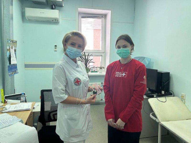 В преддверии Международного женского дня 8 марта добровольцы Пензенского регионального отделения Всероссийского общественного движения «Волонтёры-медики» устроили большую праздничную акцию специально для медицинских сотрудников и пациенток пензенских больниц