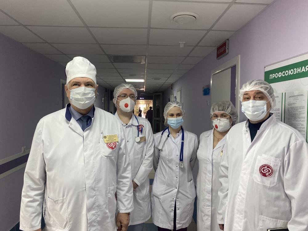 Главный  врач нашего Центра Сергей Борисович Рыбалкин провел обход в первом инфекционном отделении