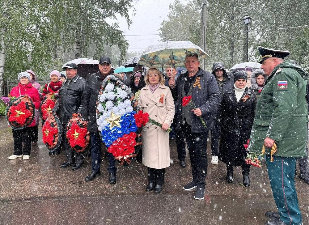 9 мая, сотрудники нашего Центра возложили венки участникам Великой Отечественной войны на мемориале, находящемся на Митрофановском кладбище