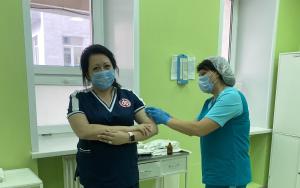 Главный внештатный специалист по инфекционным заболеваниям Министерства  здравоохранения Пензенской области Джамиля Курмаева сделала прививку против гриппа